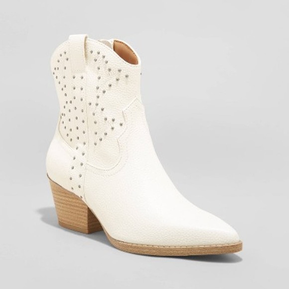 Universal Thread Shoes - Universal Thread Women's Twyla Wide Width Western Boots - Off-White